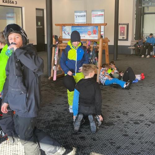 Skitage 8