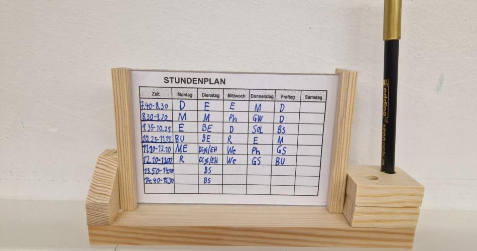 Schreibtisch - Organizer mit Stundenplan
